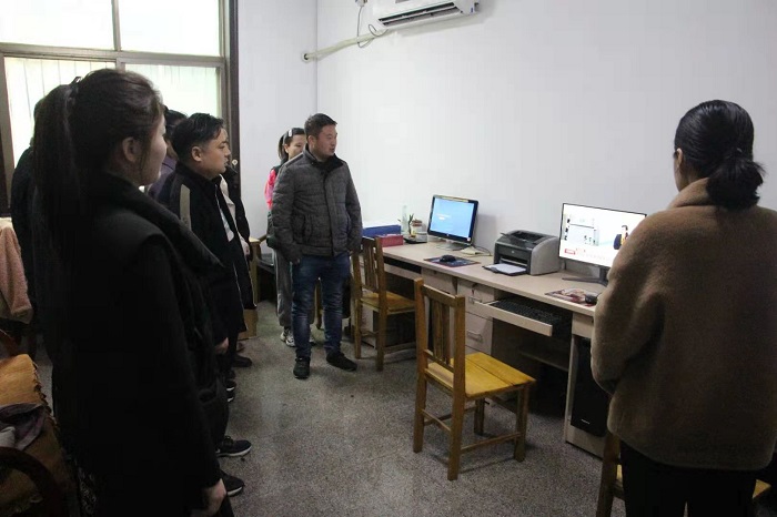 安信公司組織收看全國脫貧攻堅總結表彰大會.jpg