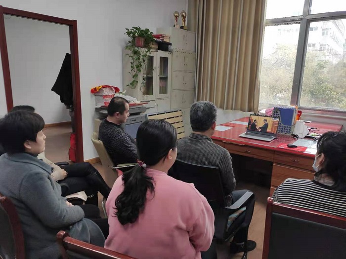 宏泰公司收看全國脫貧攻堅總結表彰大會 (1).jpg